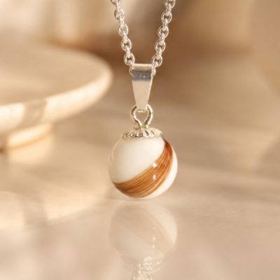 Kleine Muttermilchperle